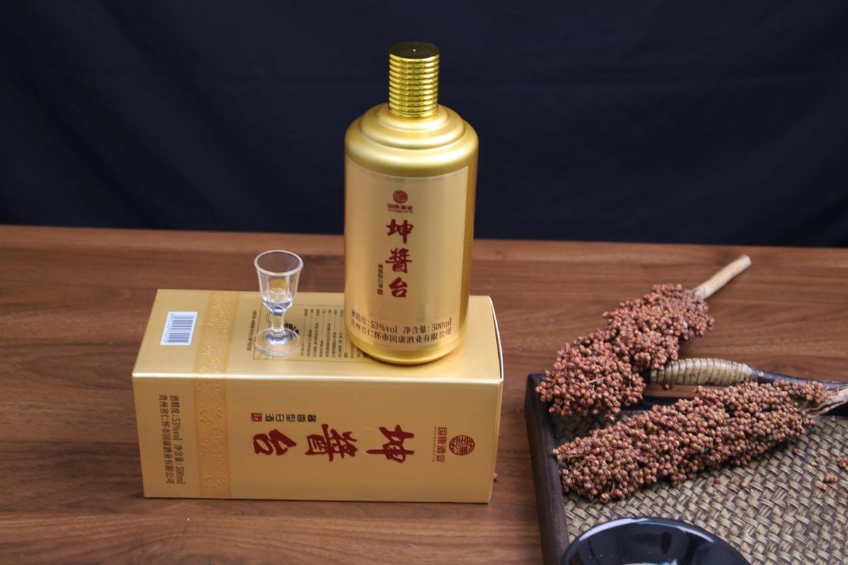 老领导去山东，拒绝喝茅台，专挑3款不起眼白酒，当地人：识货