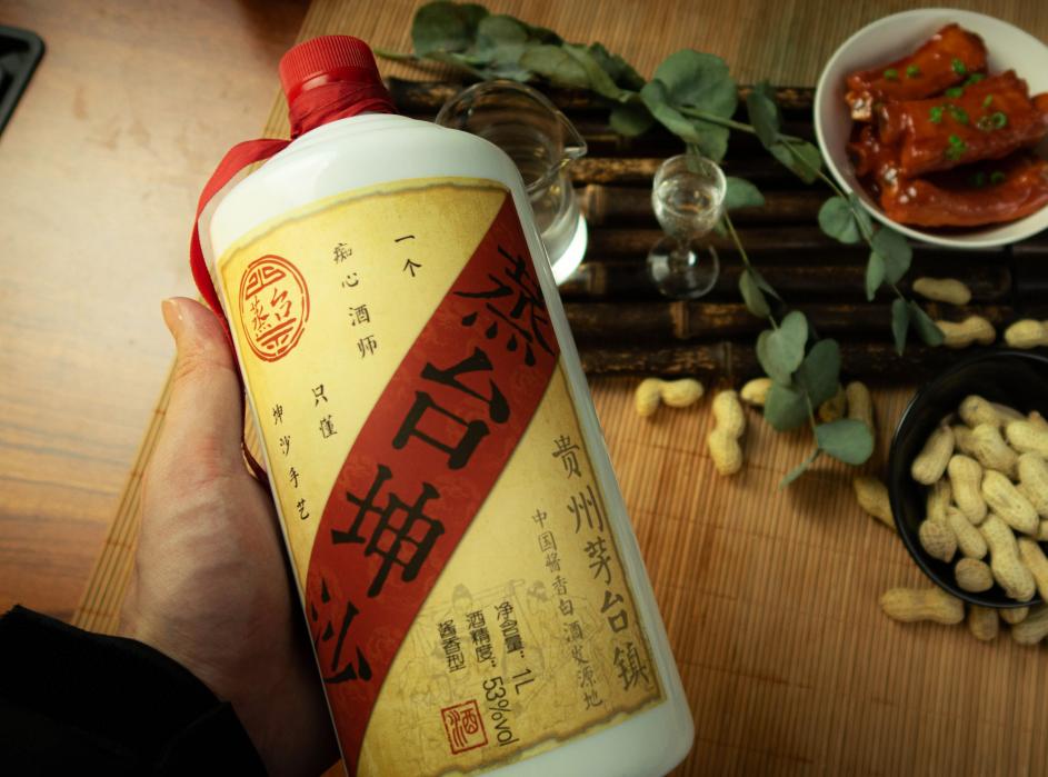 大量欧美人涌入中国旅游,法国人看中国白酒