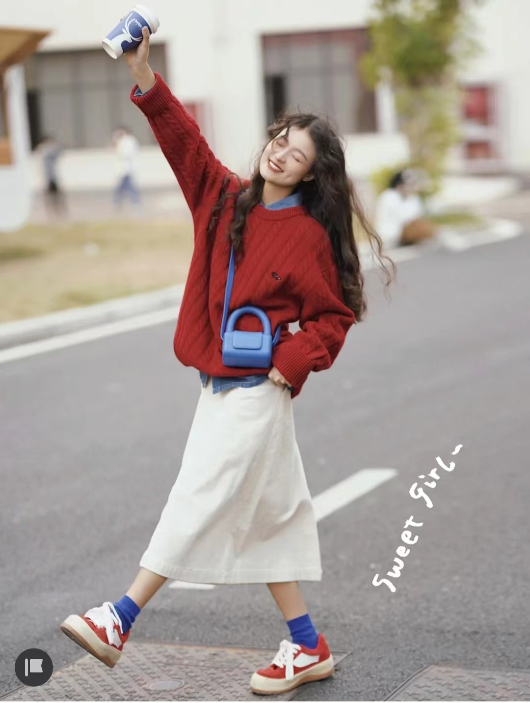 外套秋冬蓝色搭配什么颜色,秋冬比较显高级的颜色搭配