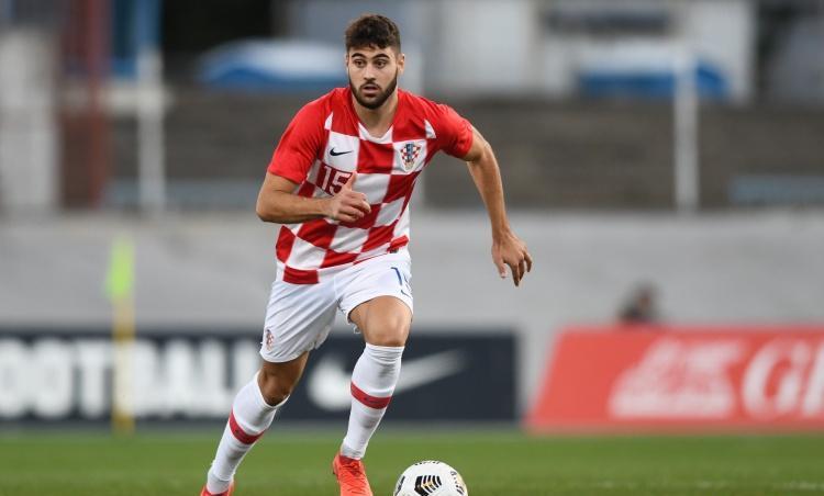 没解体有多强？前南现役最佳11人：2大中锋堪称无敌，中场美如画