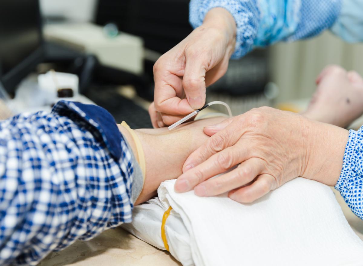 颈动脉硬化有斑块要吃阿司匹林吗,发现颈动脉斑块必须吃药吗