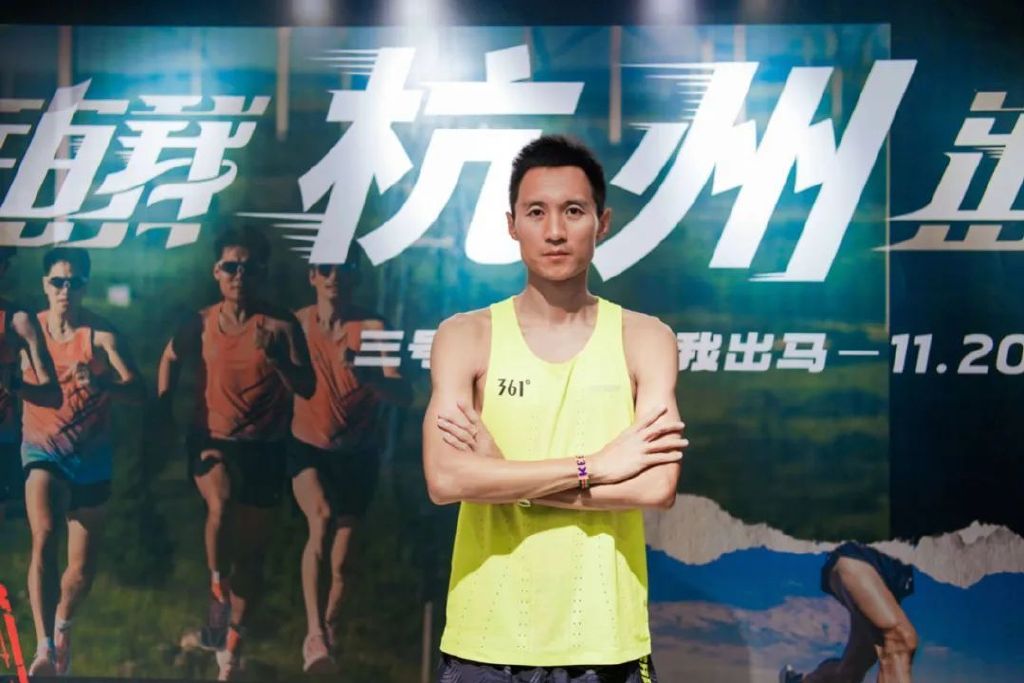 冠军的故事10个字,冠军的励志故事