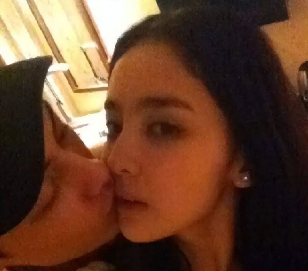 娜扎裤子惹争议,网友吐槽像“*裤内**”本人霸气回应!