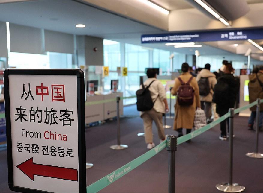 限制中国入境者韩国最狠：头挂黄牌关小黑屋网友呼吁坚决不去