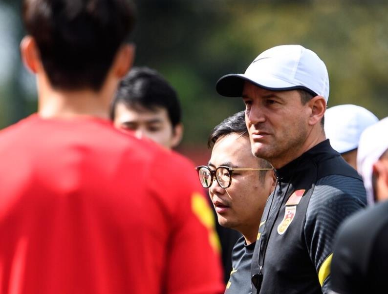 武磊对艾克森三叉戟阵,媒体国足应认清实力多想办法