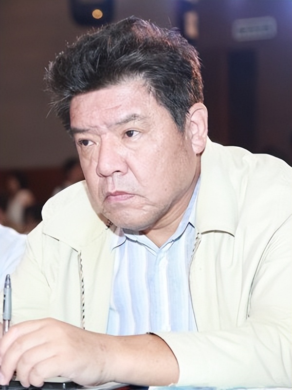 老戏骨李默然：演“邓世昌”走红，娶龙潮生3孩，和妻子恩爱60年