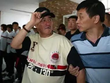 国足的水到底有多深？没人比本山大叔更清楚，一句话揭露内幕