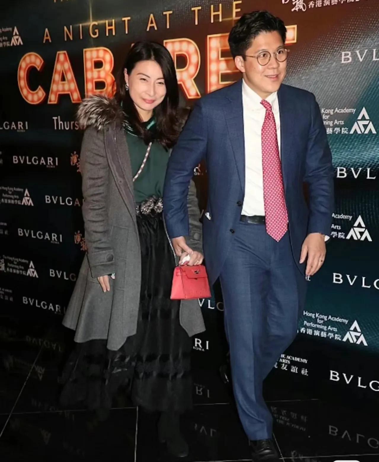 郭晶晶高定,郭晶晶穿高跟鞋背爱马仕