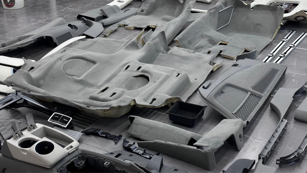 奥迪q7报废厂,老款奥迪q7出车祸