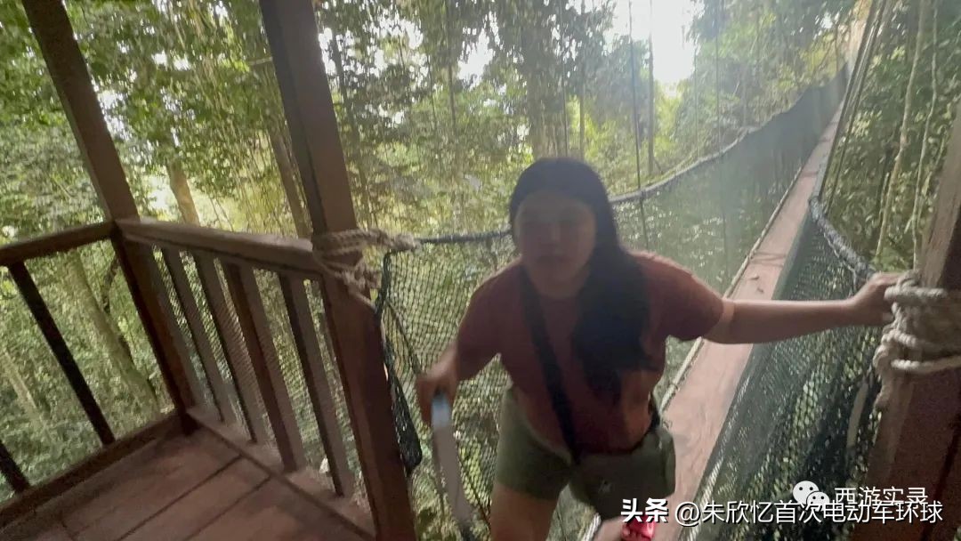 只带600就开车环绕地球一圈，还赚300万，回到亚洲又捡个华裔老婆