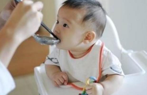 八个月宝宝辅食怎样添加米粉,宝宝八个月添加奶粉不吃怎么办
