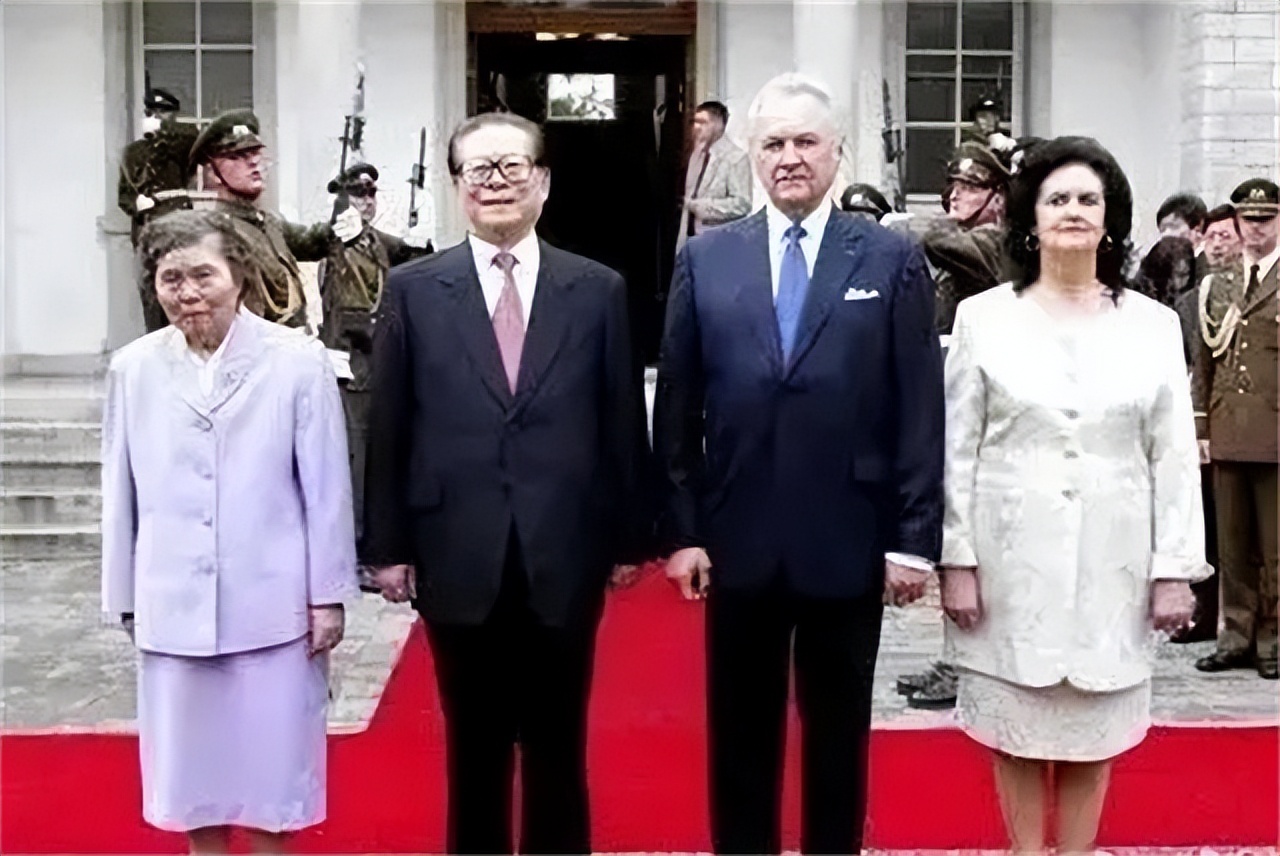 江*民泽**妹妹泽慧回忆兄长恋爱：*冶坪王**文静含蓄，与兄长性格互补