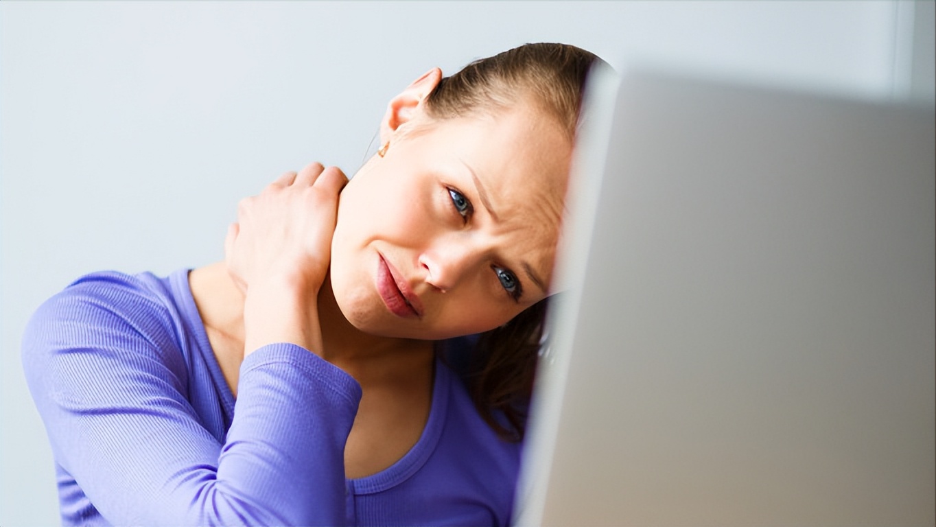 手指僵硬发胀怎么回事,手指僵硬不是风湿是怎么回事