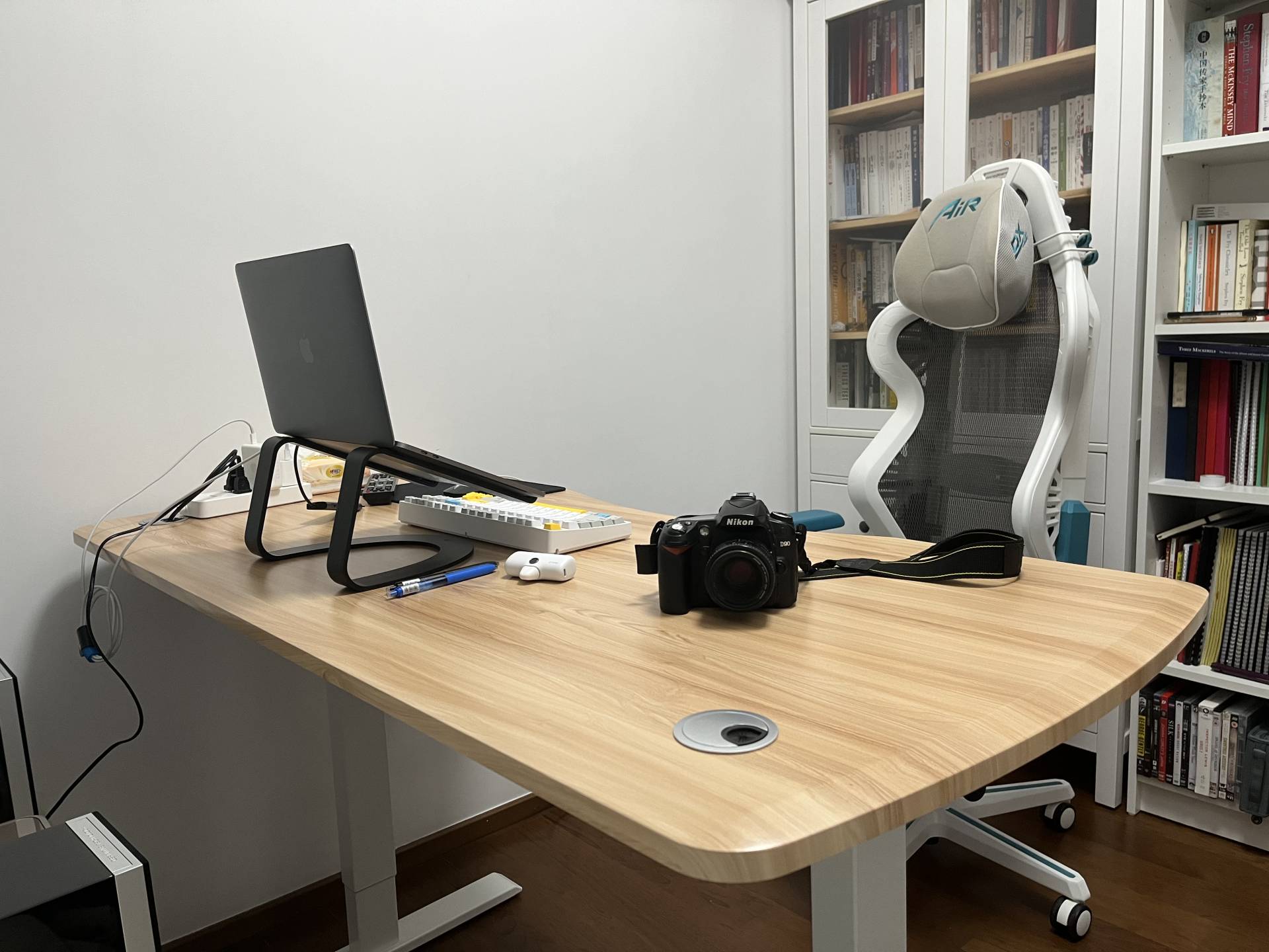 升降桌办公室改造,升降办公椅加装小桌板