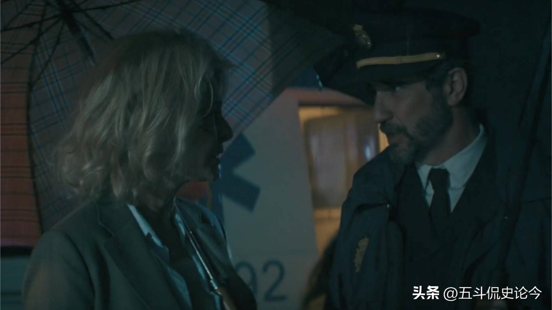 西班牙悬疑电影老太太,西班牙驱魔电影有女巫拿水晶球的