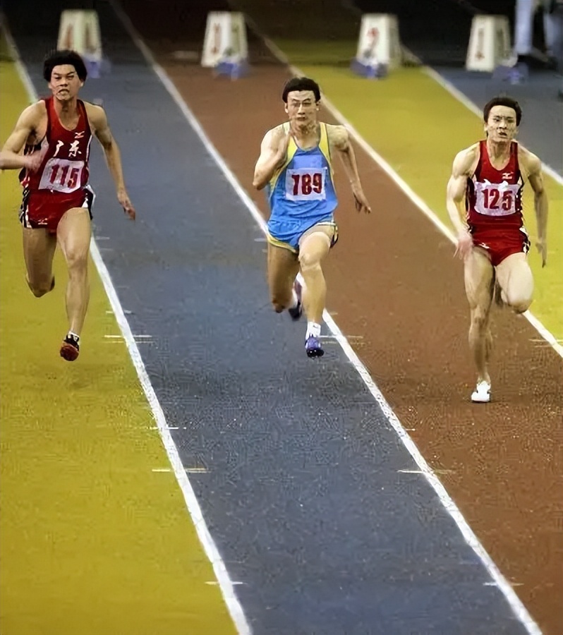 眼镜飞人胡凯：18岁才练习百米却加冕世界冠军，如今是清华副教授