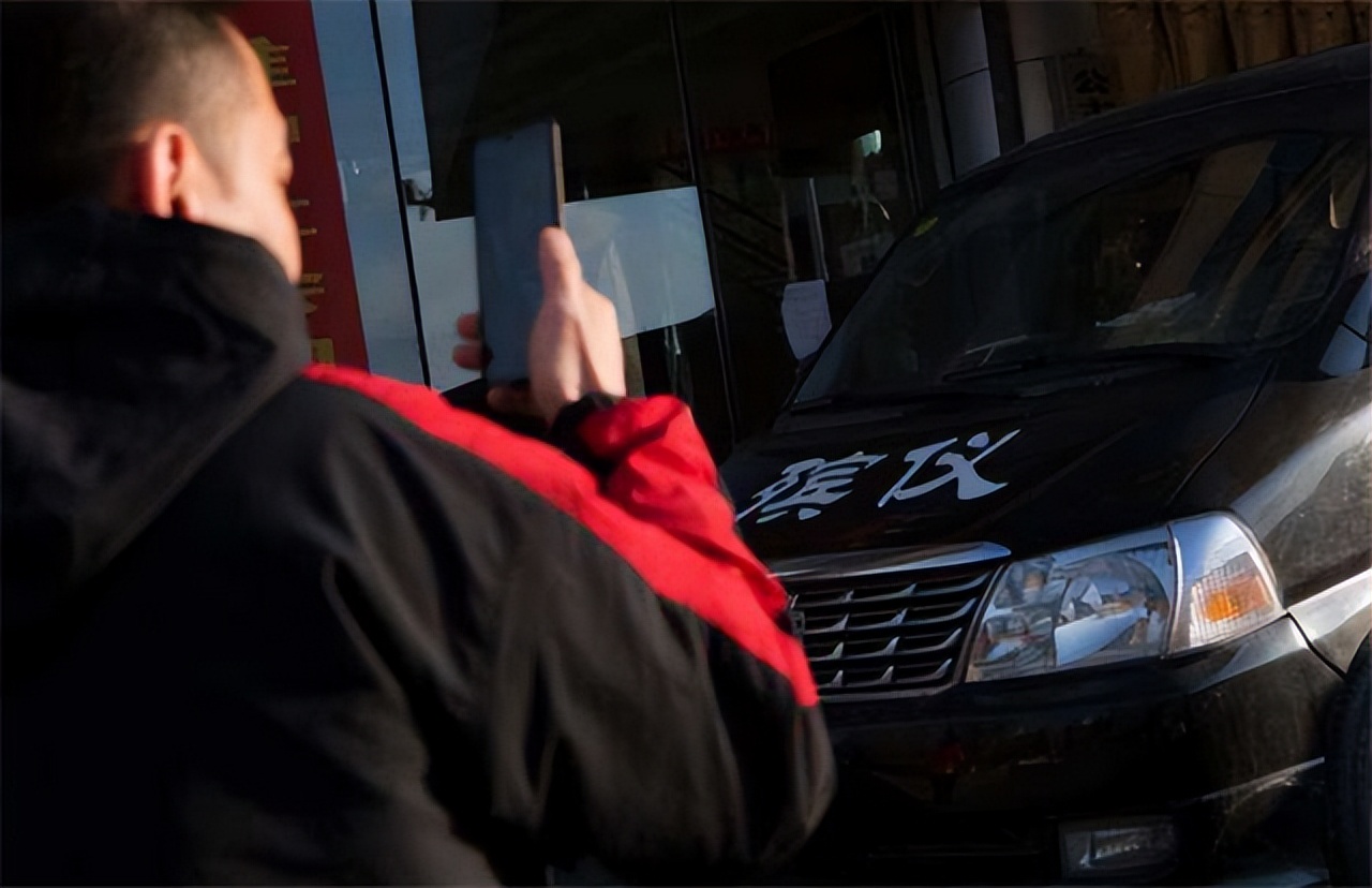 接尸人王亮,王亮殡仪馆接尸人收入怎么样