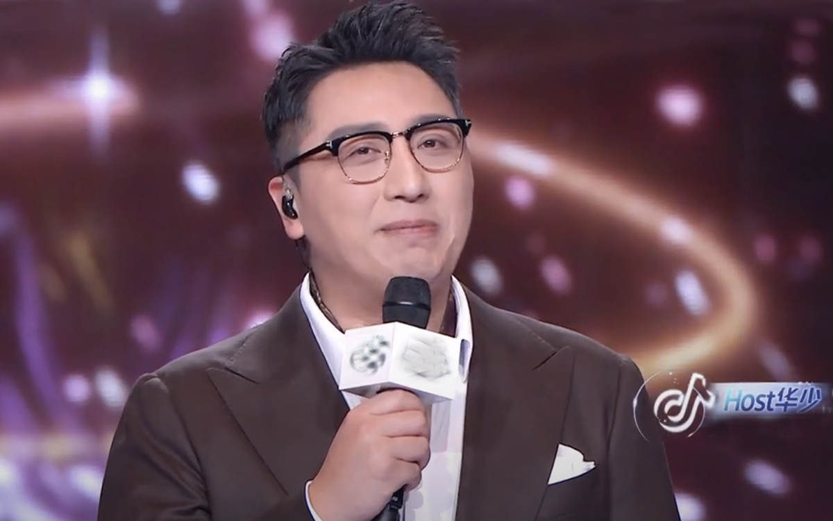 歌手2020周深夺冠现场完整版,周深李宇春星光大赏现场