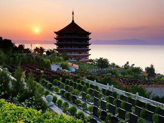 昆明有人文，但似乎不太相信工作