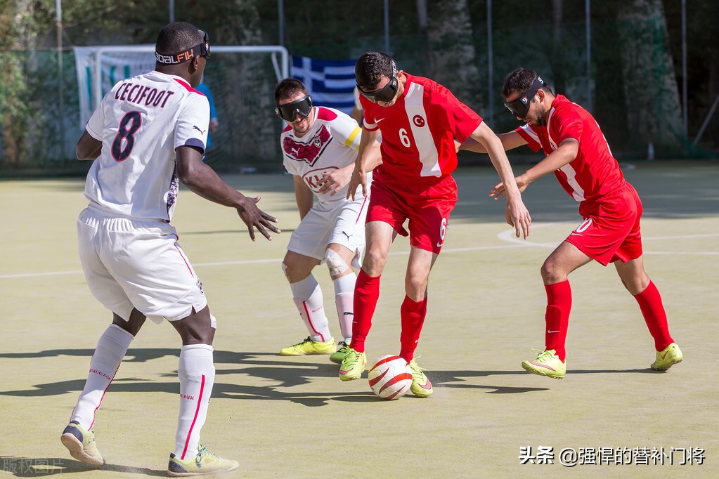 残奥会运动员足球,残奥会足球靠什么找方向