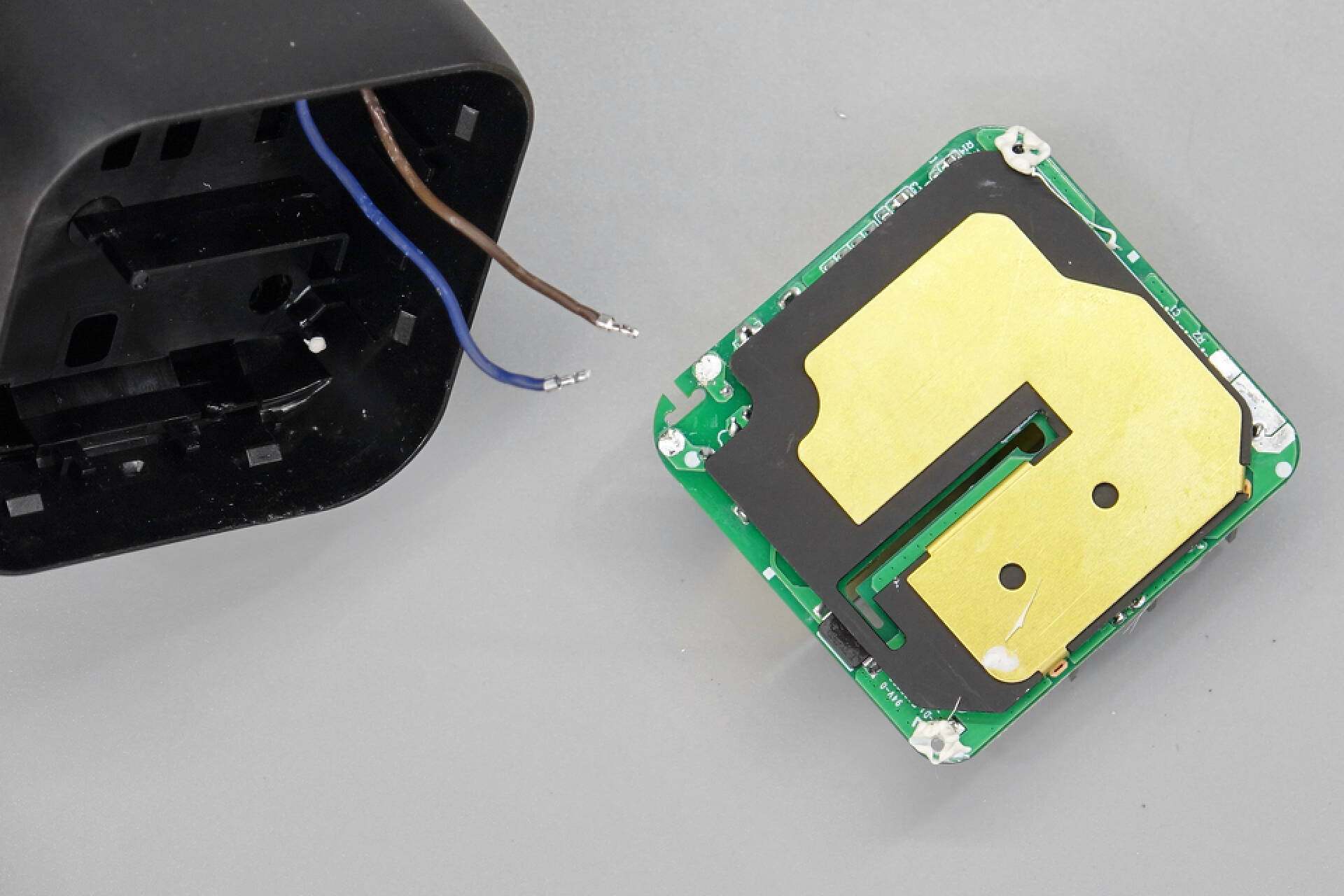 公牛新款67w快充插座拆解,公牛防过充保护插座拆解