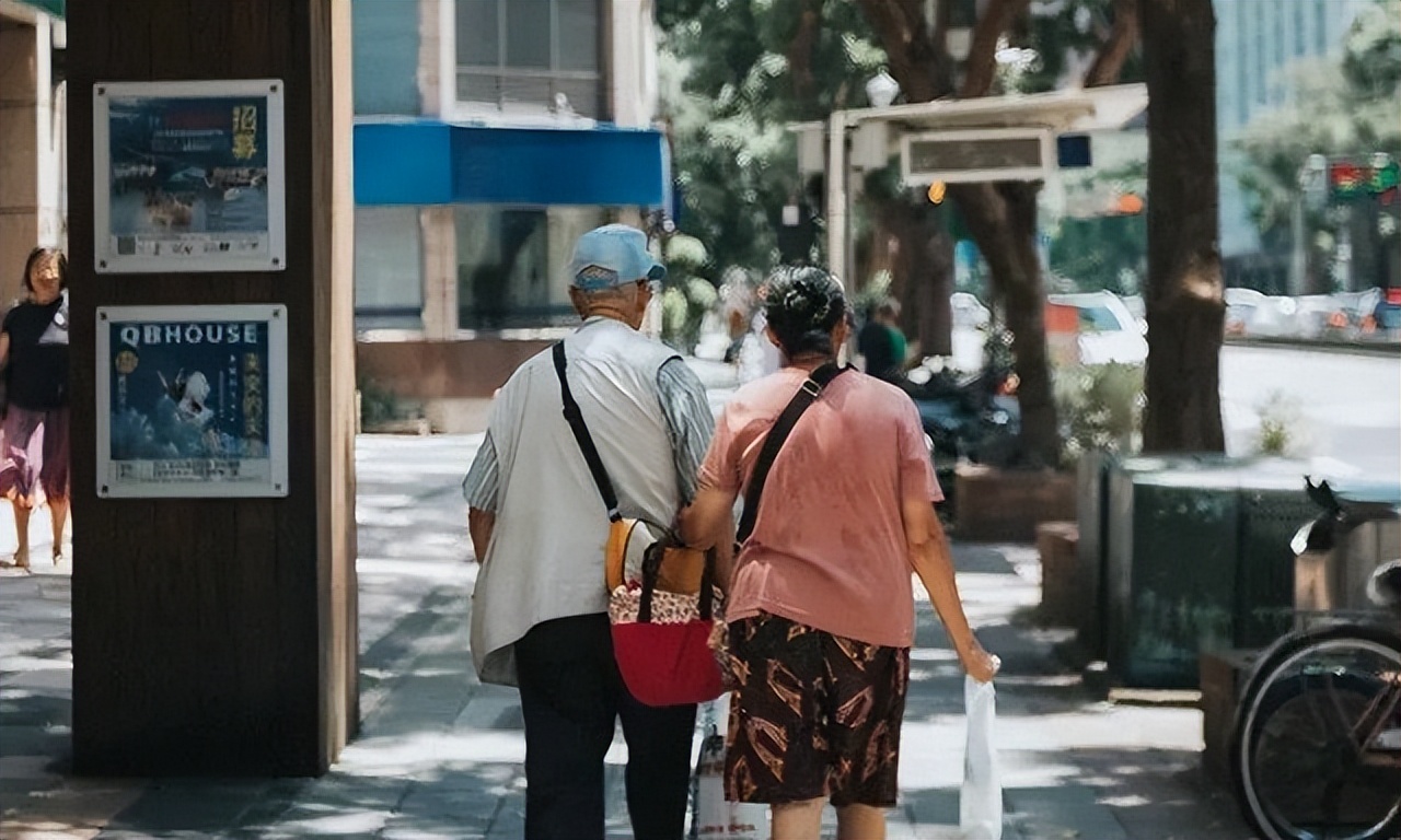 76岁老太改嫁十几次染上艾滋病,71岁丧偶老人染上艾滋病