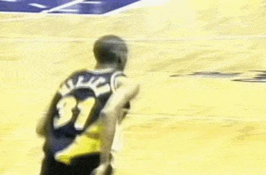 雷吉米勒斯派克李拥抱,雷吉米勒和库里视频通话