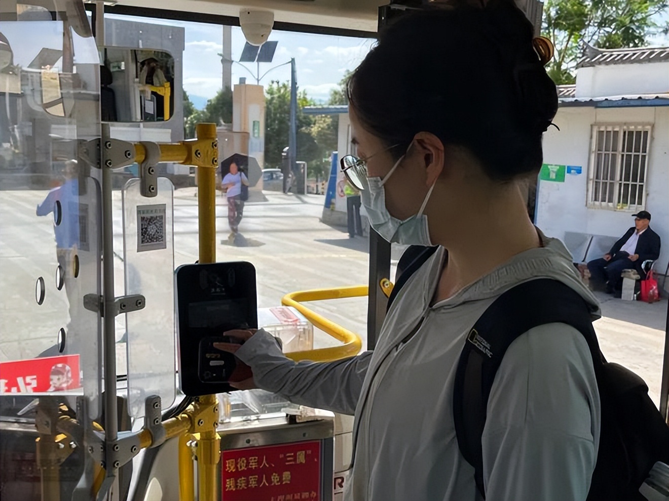 公交车收费为什么那么便宜,公交车为什么分两种收费类型