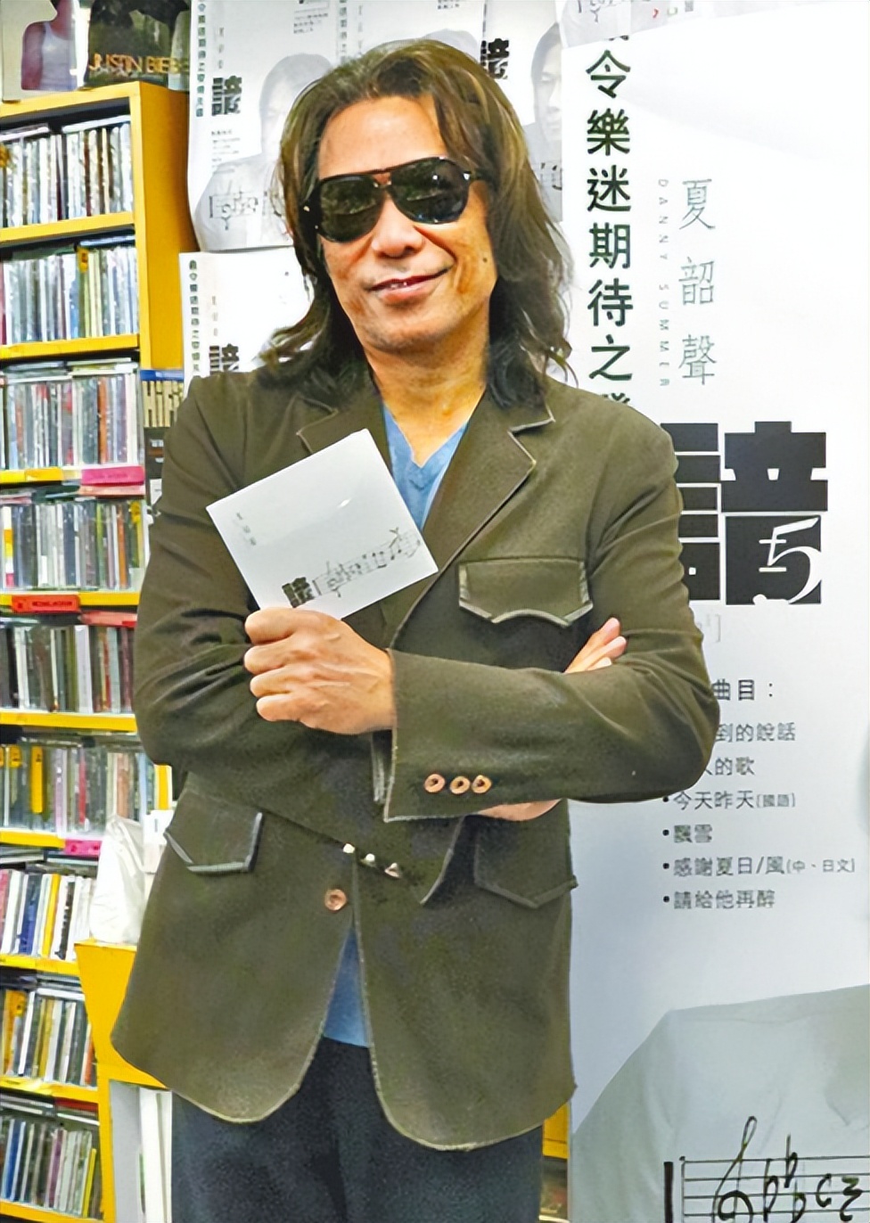 70岁香港摇滚教父夏韶声：情史胜过谢贤，与33岁女友只恋爱不结婚