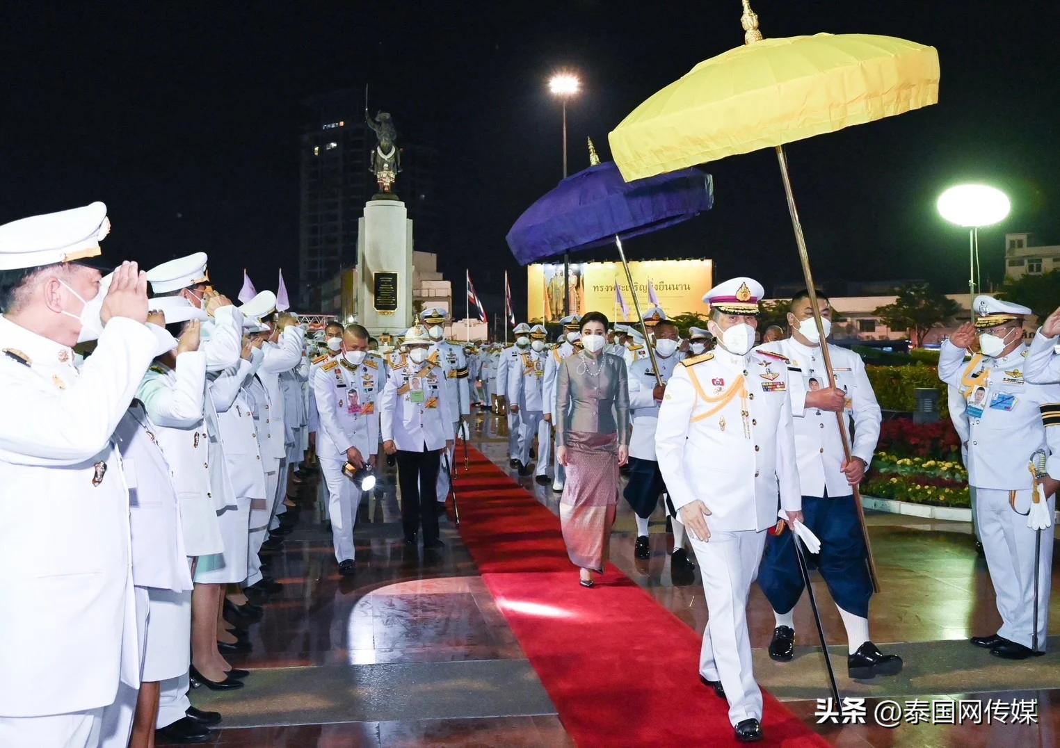 泰国国王出席英国国王加冕仪式,泰国国王携王后现身英王加冕礼