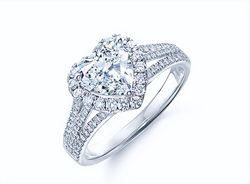 常见的白金戒指价格是多少,黄金戒指和白金戒指哪个更值钱