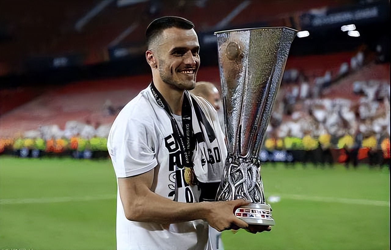 进补：尤文图斯引入科斯蒂奇后，仍要补强锋线，巴萨主力来投