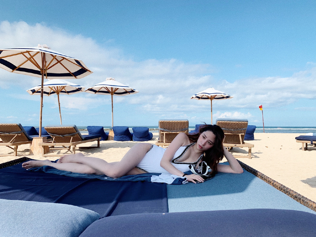 欧阳妮妮张书豪明年结婚？看成了林书豪结婚？欧阳妮妮泳装美照？