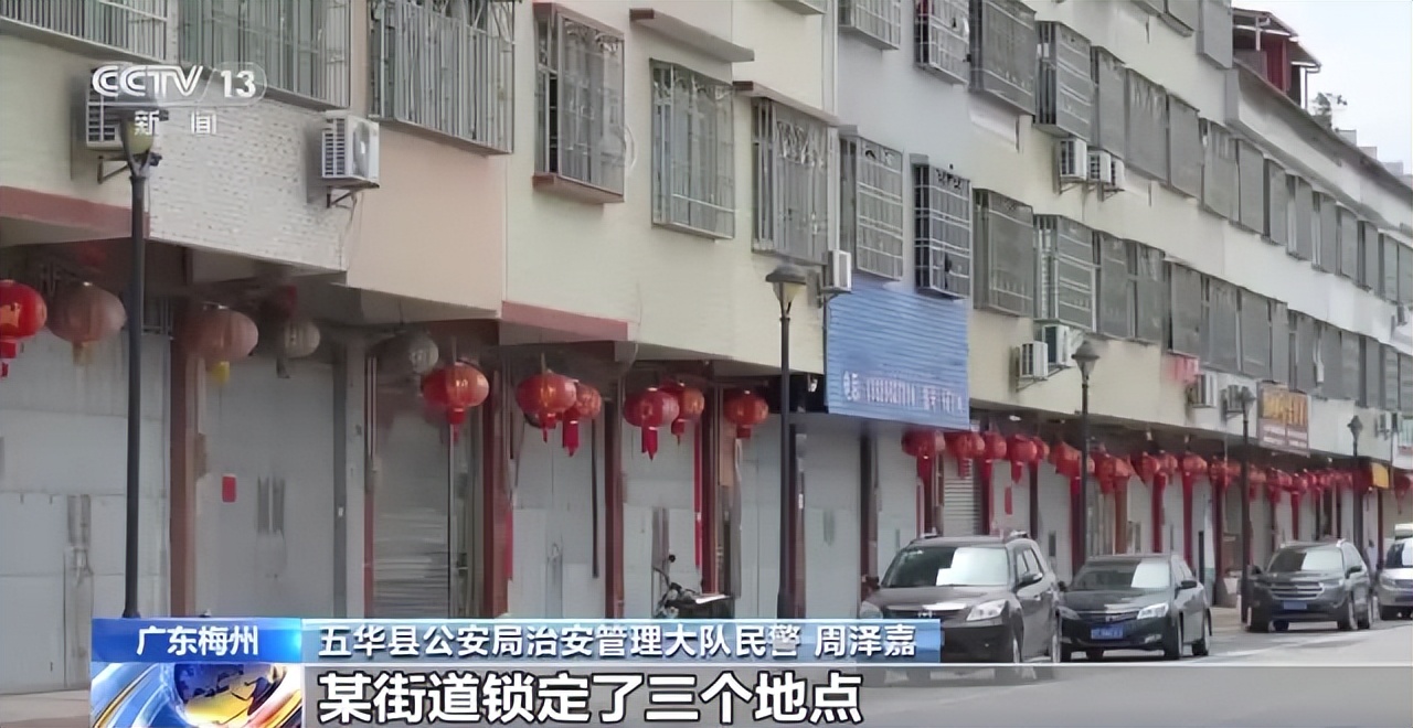 公安人员抓获山寨机的造假团伙,警方破获特大网络销售假货