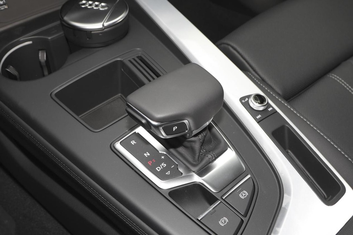 奥迪a4l2019款45tfsiquattro,轴距2.8米以上紧凑型