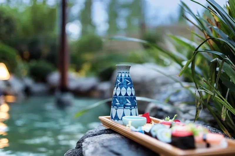 立冬气温仅13℃!快来领取都江堰专属的『入冬四件套』,品围炉暖食、享竹林温泉......成都1.5h直达~