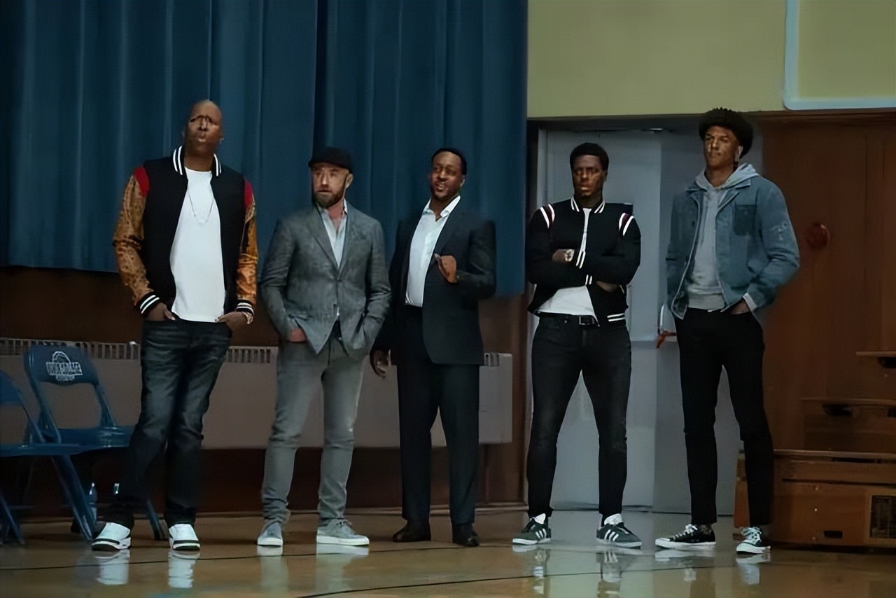 空中大灌篮詹姆斯空接,空中大灌篮詹姆斯的对手是谁