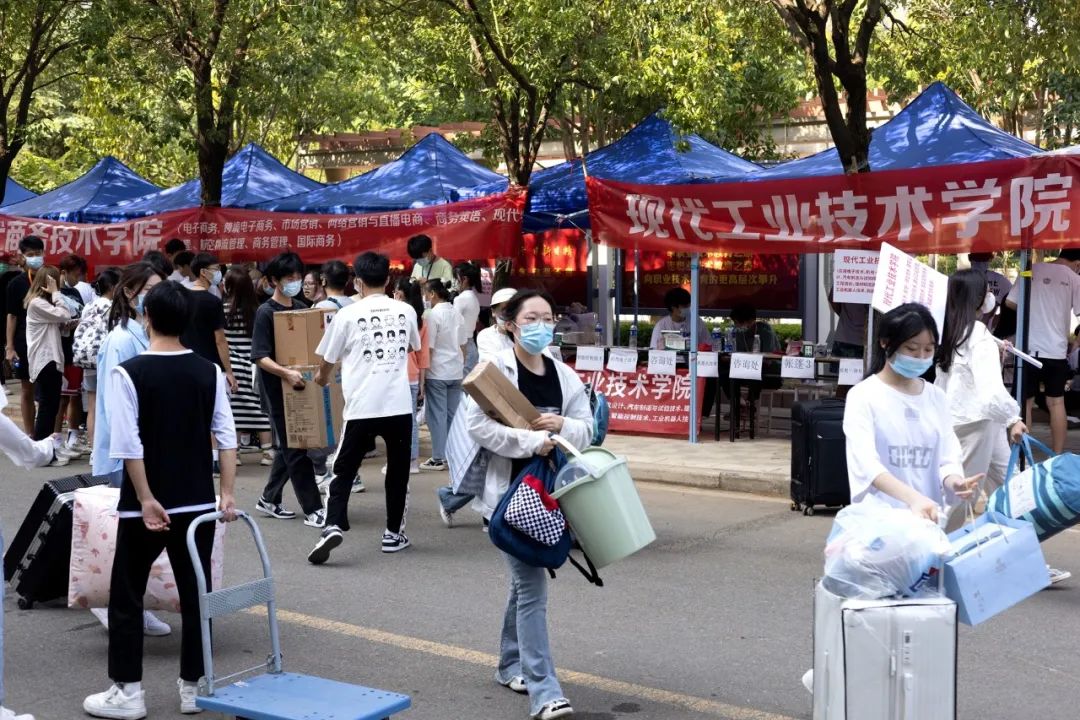 武汉商贸学院2022年新生开学时间,武汉商贸职业学院入学流程