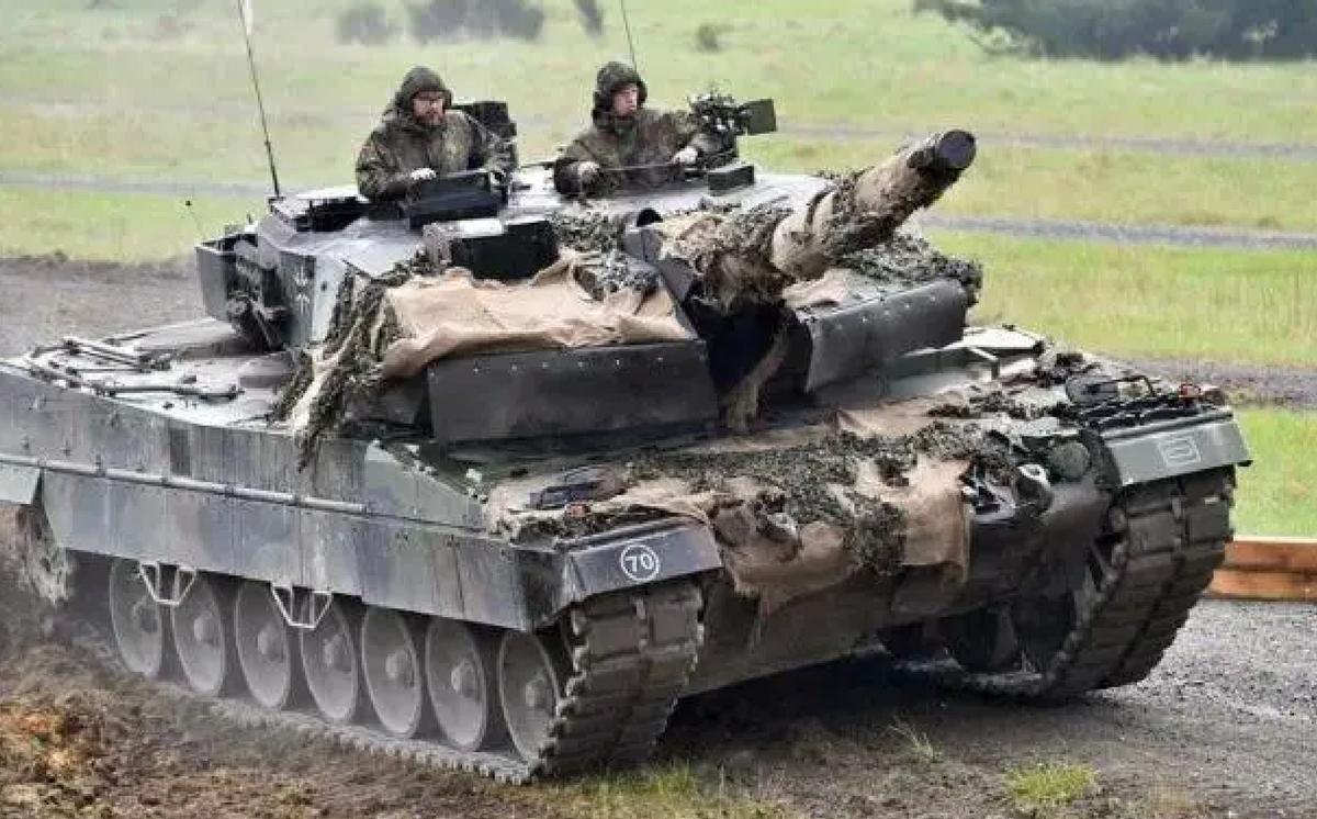 态度坚决，德国总理回应波兰：不希望迫于压力在坦克问题上做决定