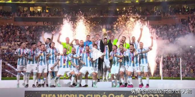 梅西和老婆红毯合影,梅西老婆拿包