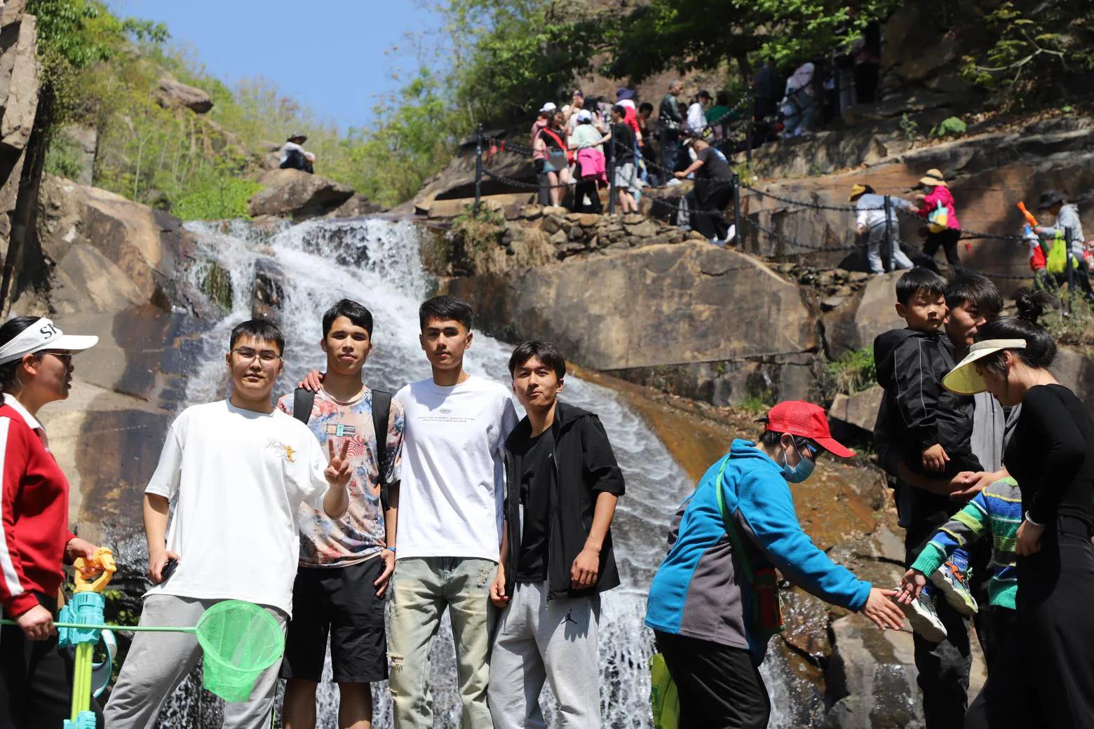 新学年第二学期No.243高三学生入校园心得体会布置完