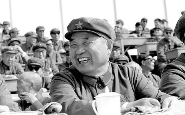 *德生李**当选副主席刚4个月，为何被调离北京？伟人坦言：你是陪绑