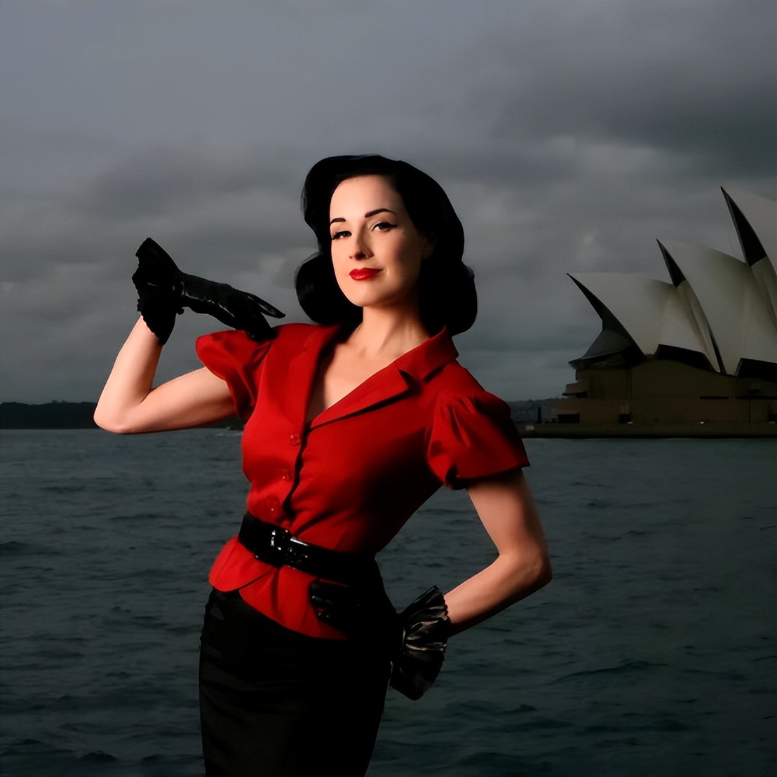 涓栫晫绗竴鑸炲绌跨传鑹茬殑瑁欏瓙,涓栫晫绗竴鑸炲鎯婅壋琛ㄦ紨