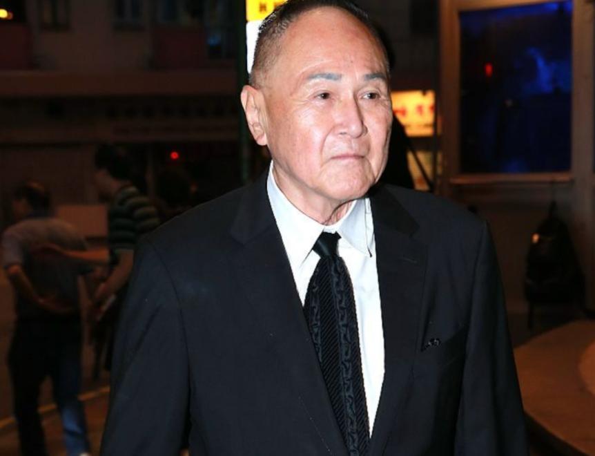 86岁赵世曾携女伴现身街头,赵世曾为女朋友庆生