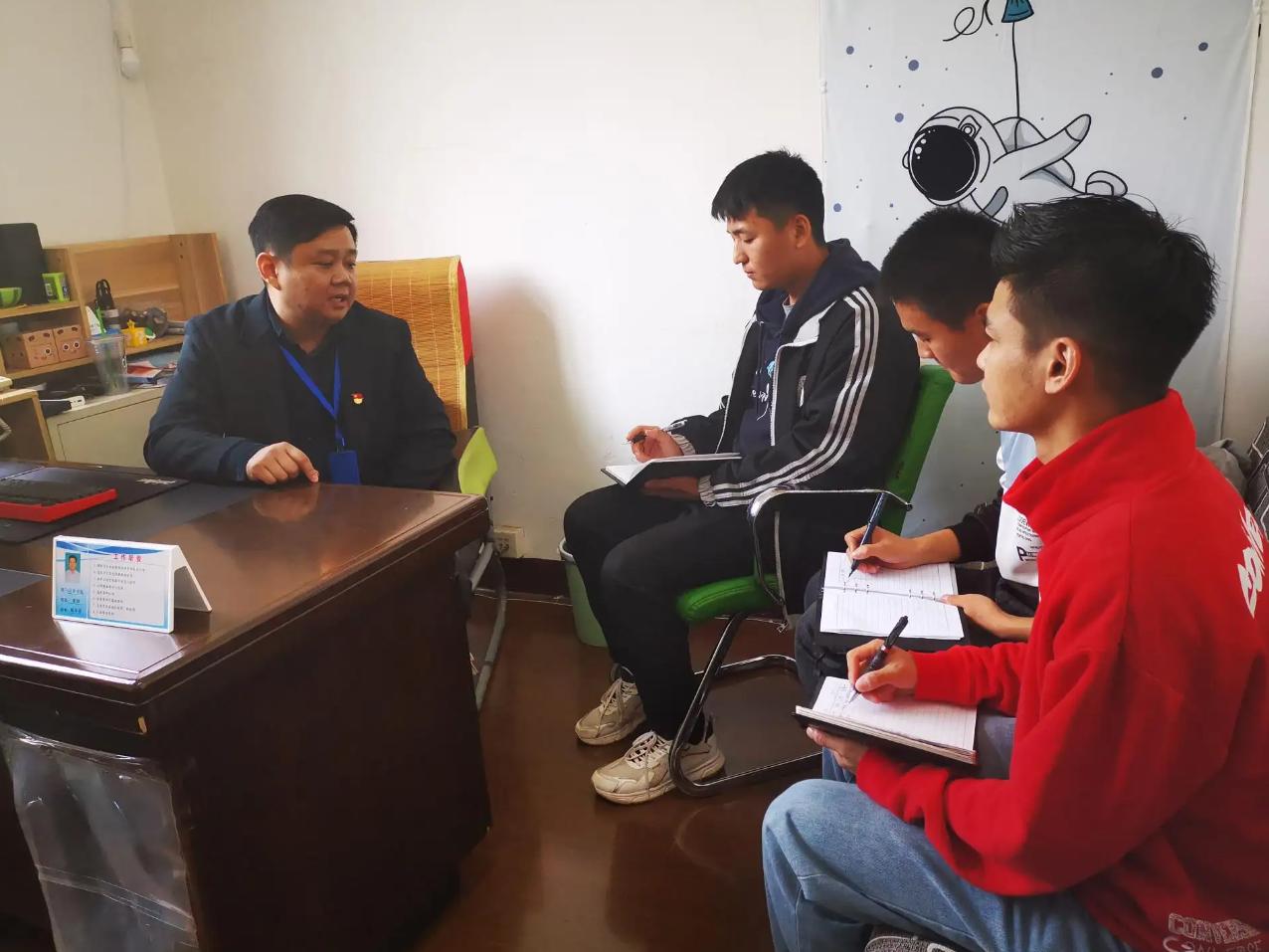 网络“教育专家”别轻信，女生不把导员放眼里，大三才察觉出不对