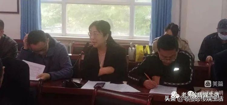 弦歌不辍芳华待灼可以形容老师吗,弦歌不辍芳华待灼的出处