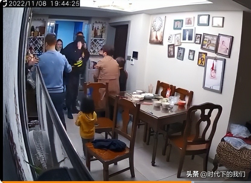 ‘‘掌掴男童’’事件网友各持己见,完整版视频解析,真相如何?