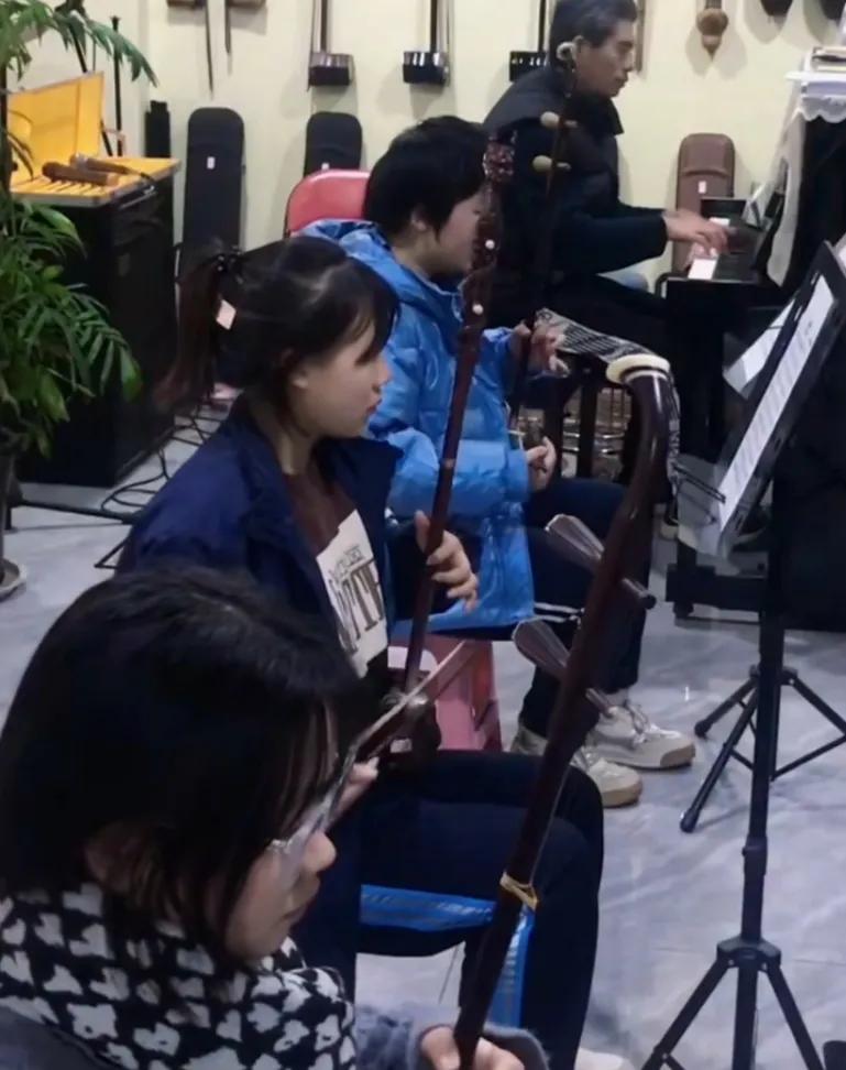 公园二胡真实水平,二胡表达的是什么