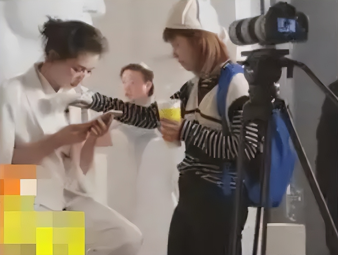 人前明星人后大爷,浴缸陪睡跪地穿鞋,这都是谁给的底气?