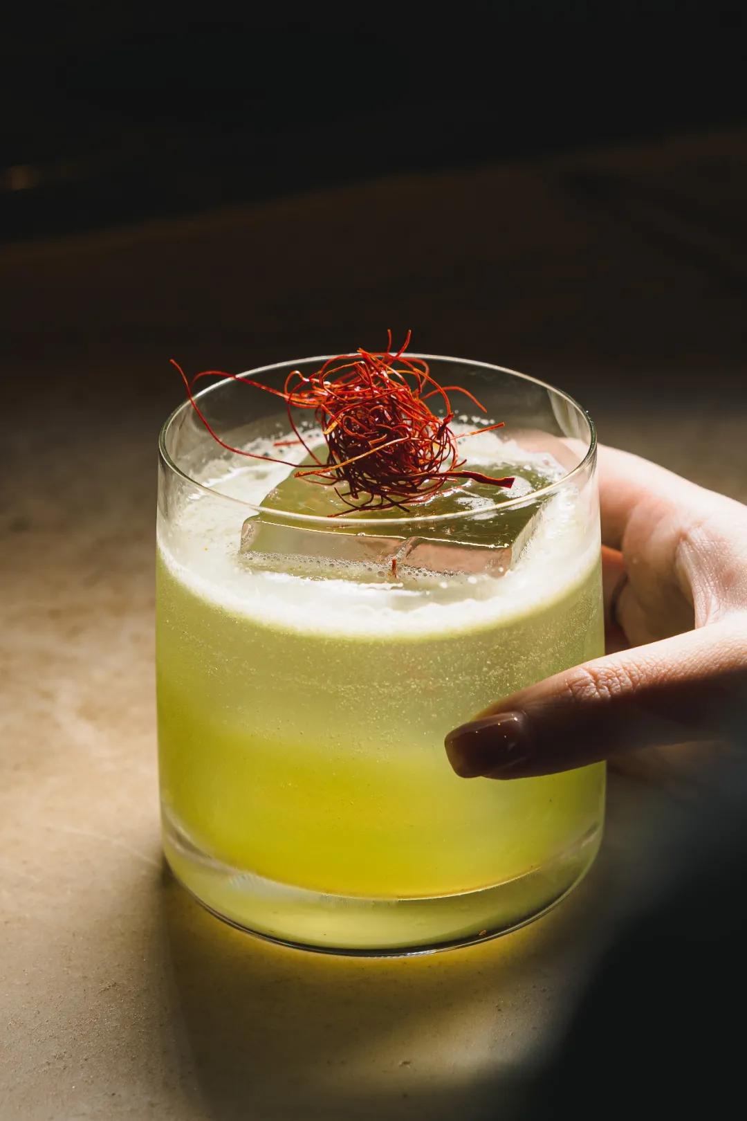 “这家「英伦餐吧」是专属你的快乐密码!”